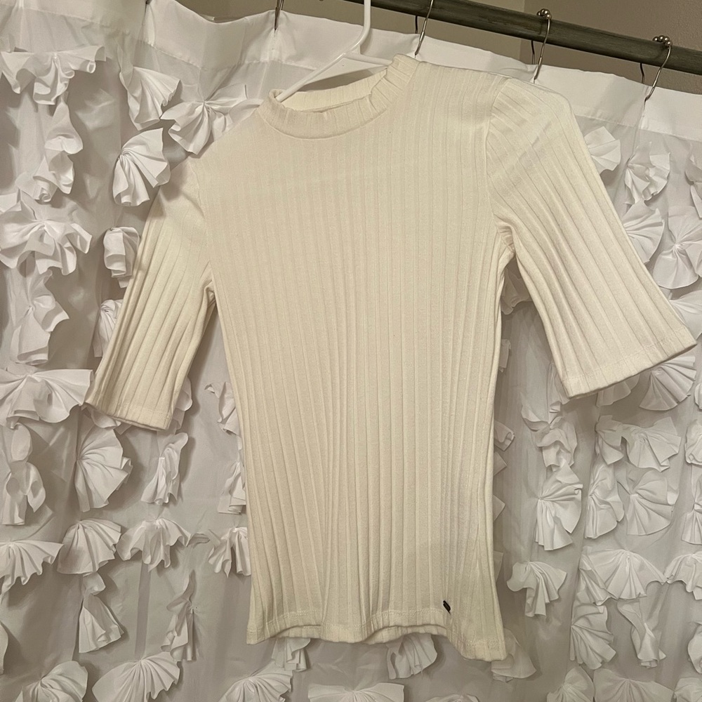 Hollister Must-Have Collection White Shirt
